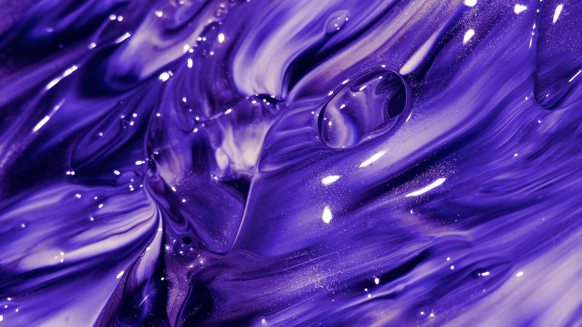 Abstract background showing fluid motion lines in lilac and charcoal.